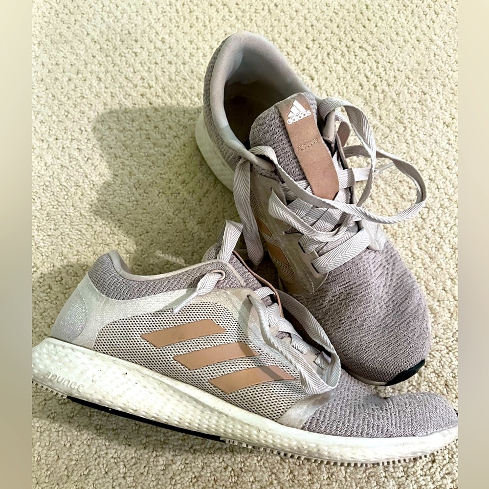 Adidas size 10 Edge Lux shoes